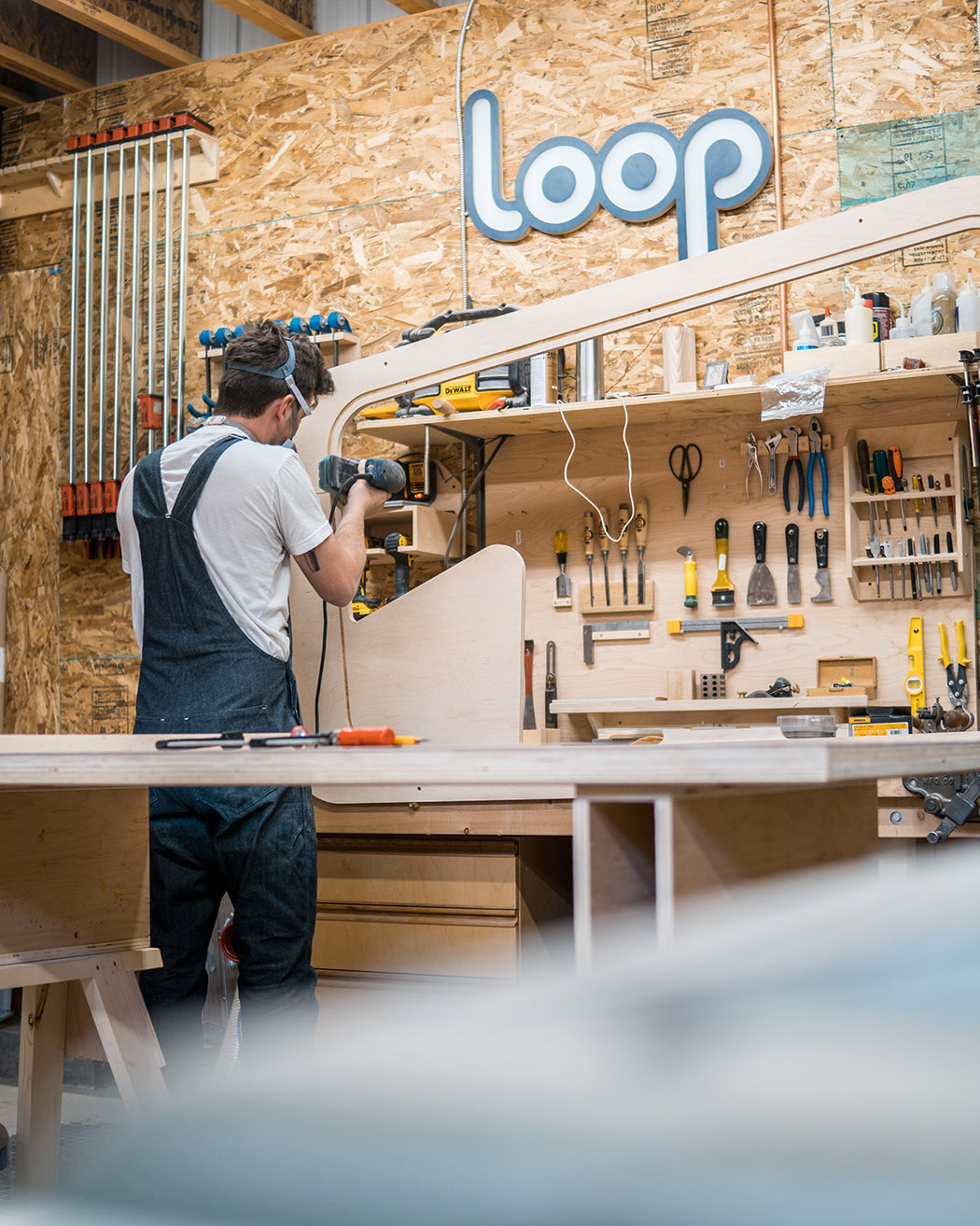 Public telephone booth，woodiness，to work in an office，privacy，