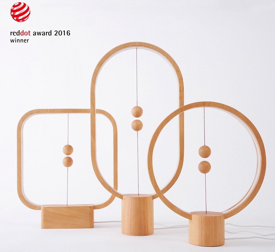 2016 red dot award，Red dot, desk lamp and wood，