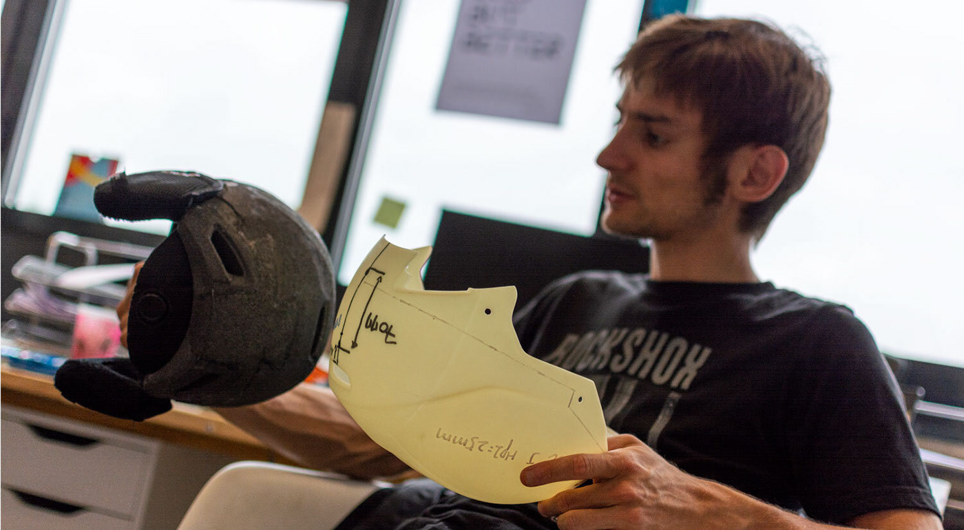 Helmet，outdoors，protect，