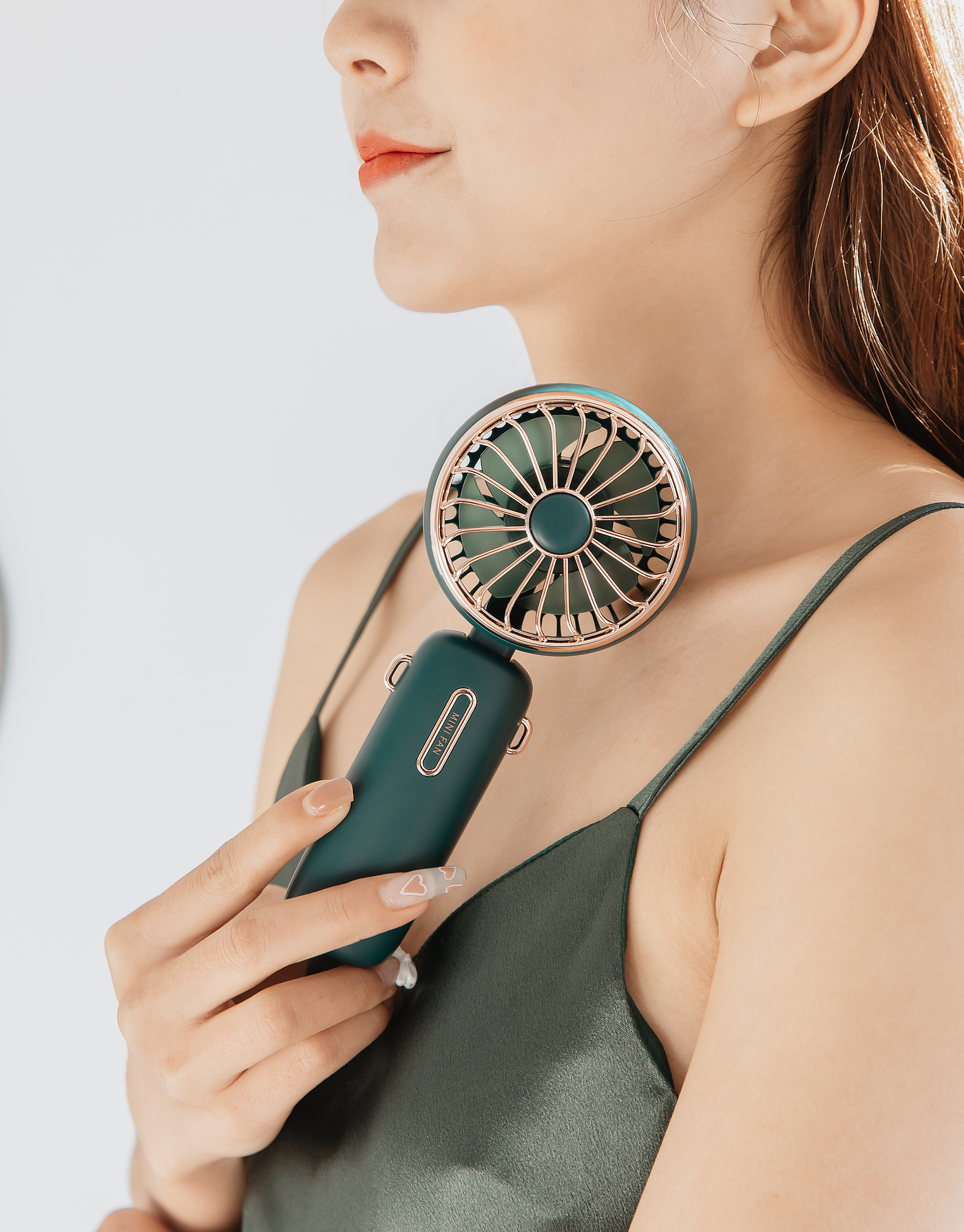 Retro，Small fan，Portable，multi-function，halter ，hold，