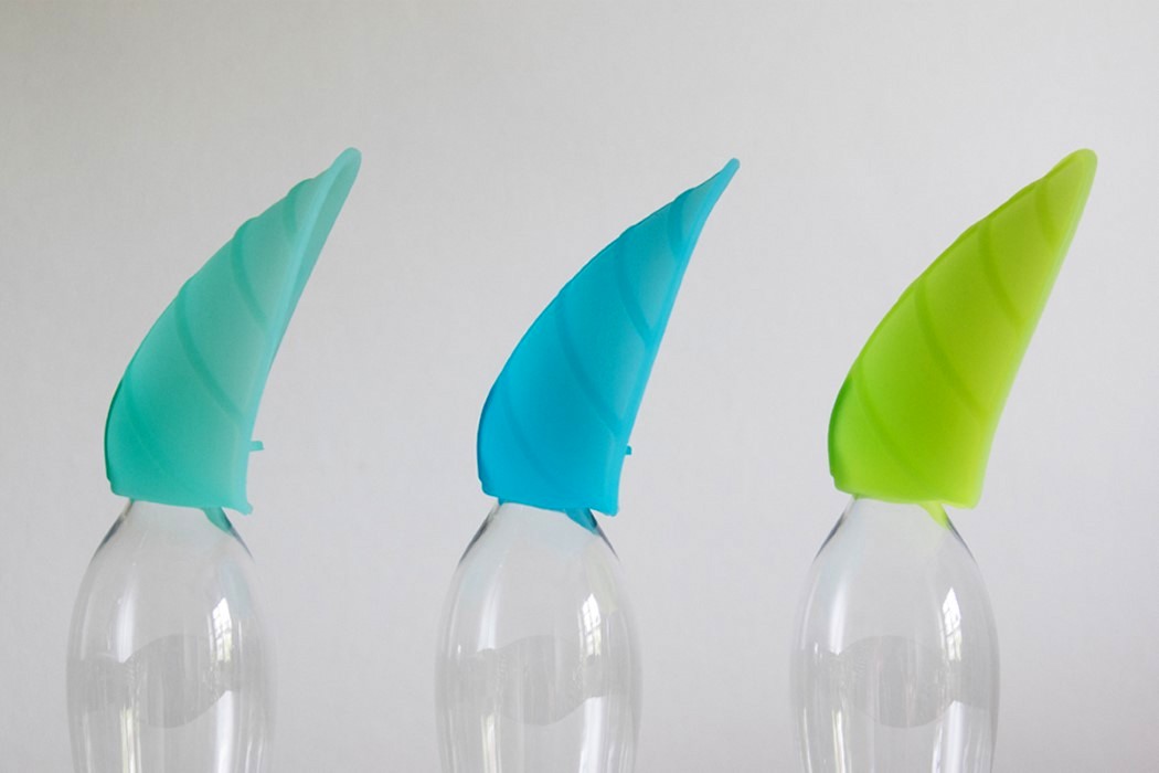 Pets，drink water，outdoors，Plastic，leaf，