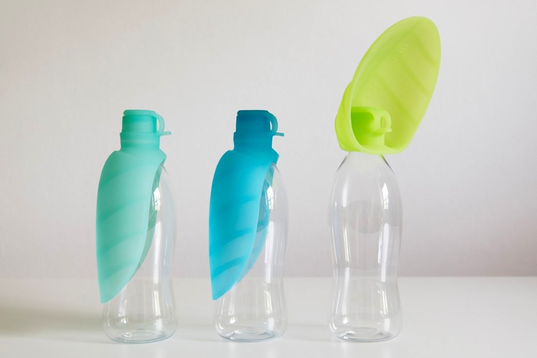 Pets，drink water，outdoors，Plastic，leaf，