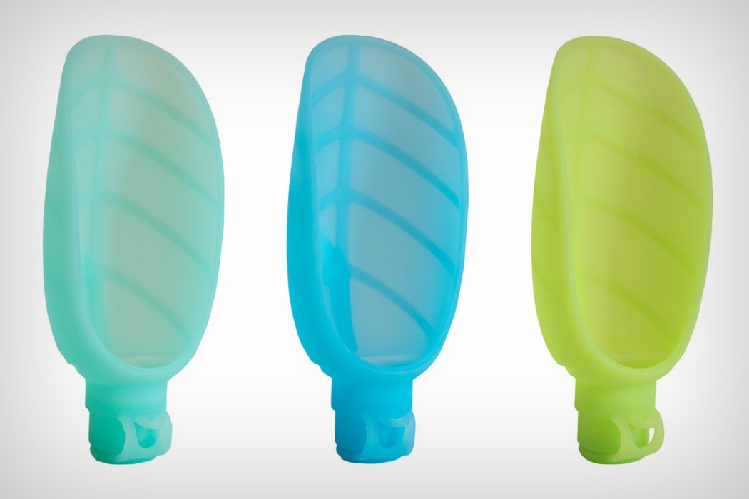 Pets，drink water，outdoors，Plastic，leaf，