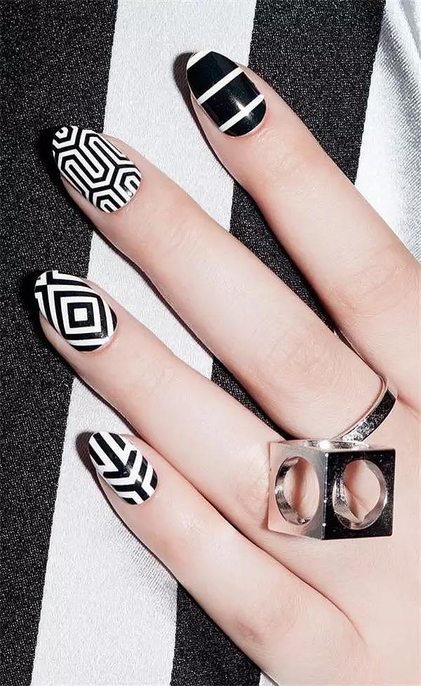 female sex，fashion，nail，manicure，