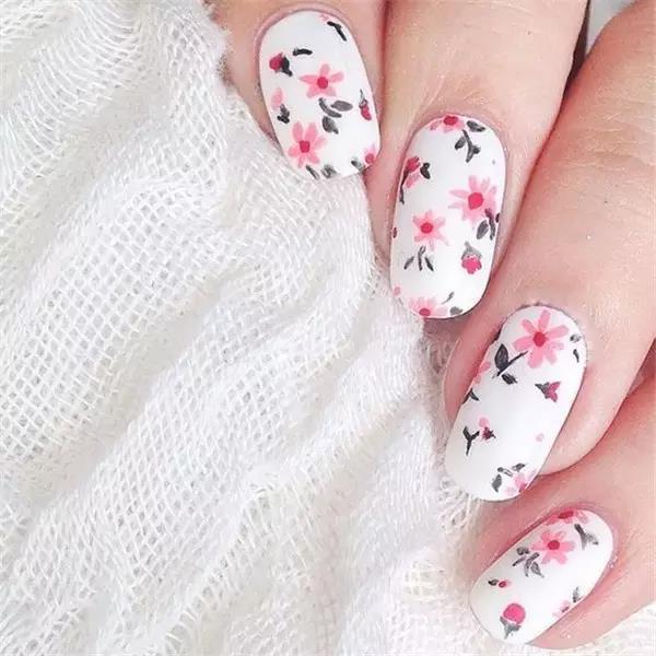 female sex，fashion，nail，manicure，