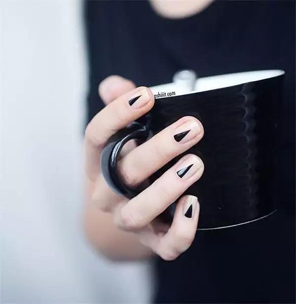 female sex，fashion，nail，manicure，