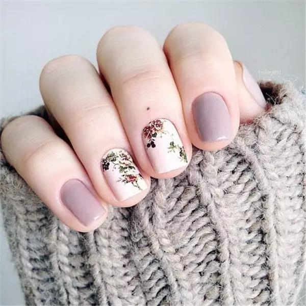 female sex，fashion，nail，manicure，