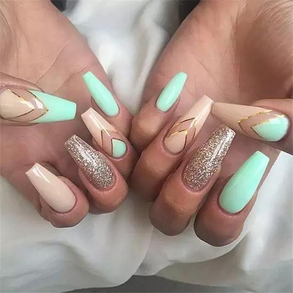 female sex，fashion，nail，manicure，