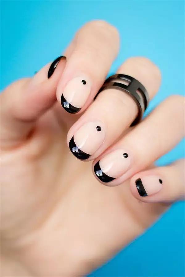 female sex，fashion，nail，manicure，