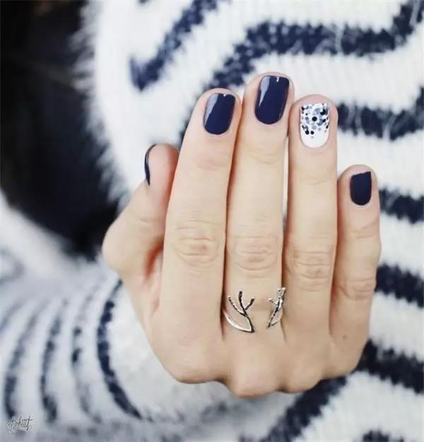 female sex，fashion，nail，manicure，