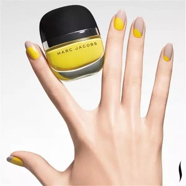 female sex，fashion，nail，manicure，