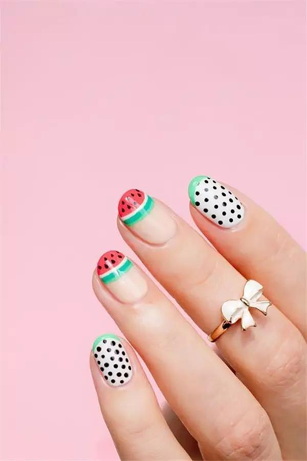 female sex，fashion，nail，manicure，