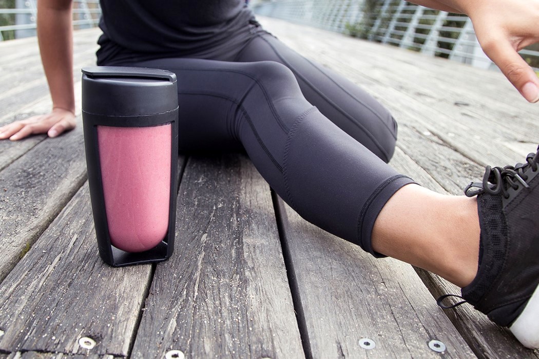 outdoors，Water cup，clean，motion，