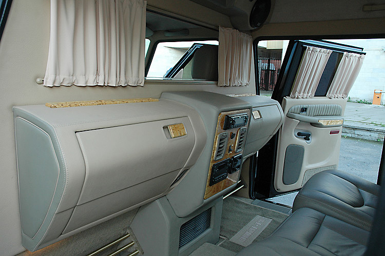 automobile，luxury，bulletproof，