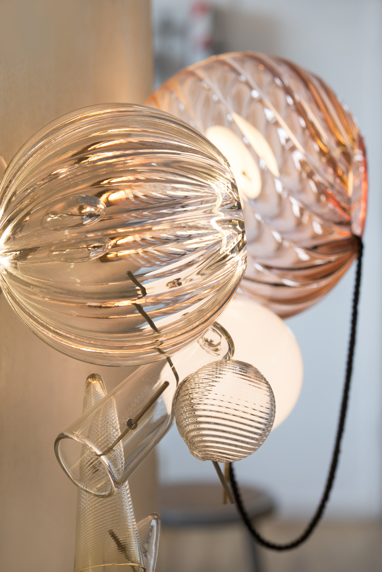 texture，polishing，brass，lamps and lanterns，Glass，