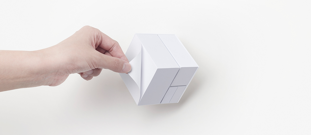 sticky note，imitate，to work in an office，