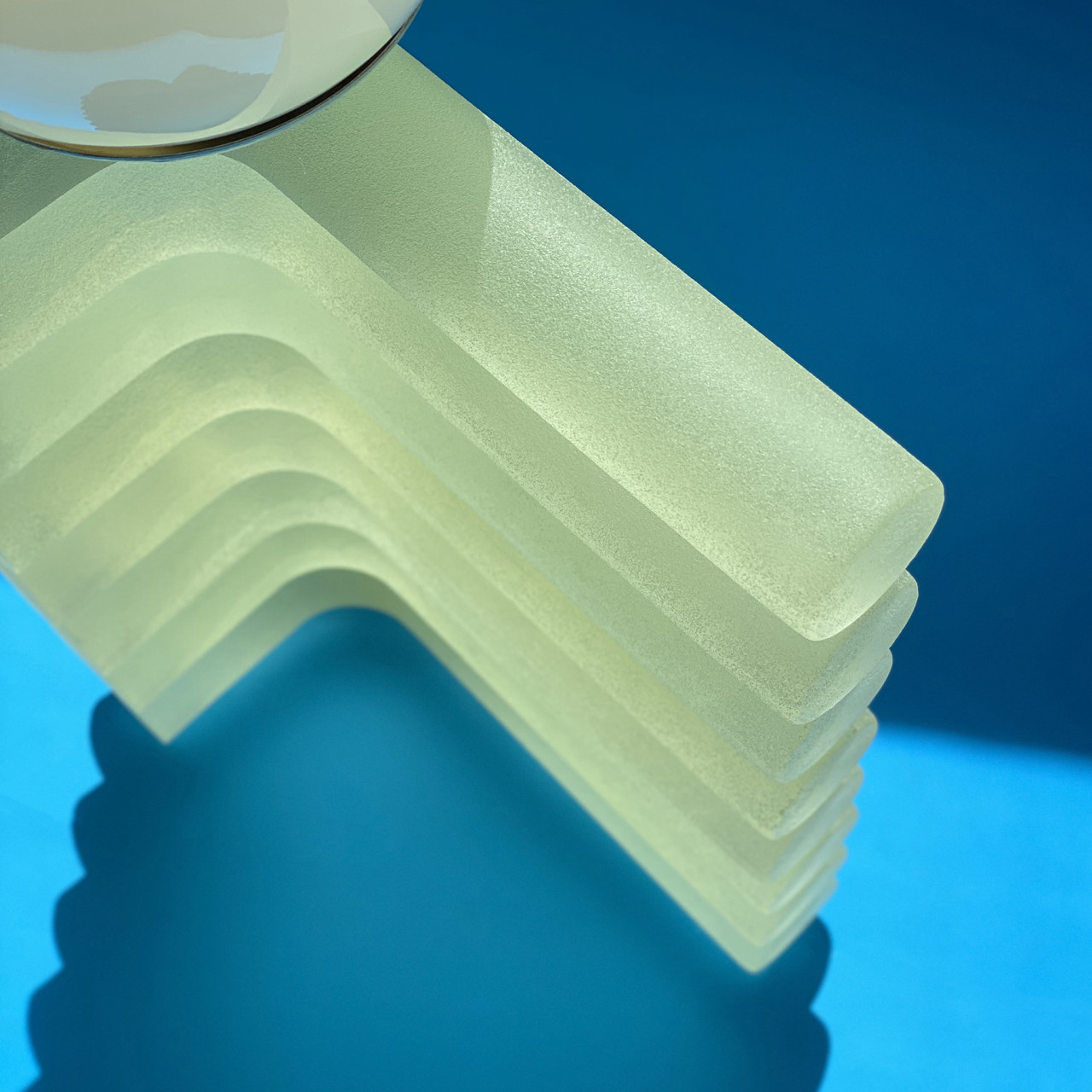 Desk lamp，ELIO，resin，