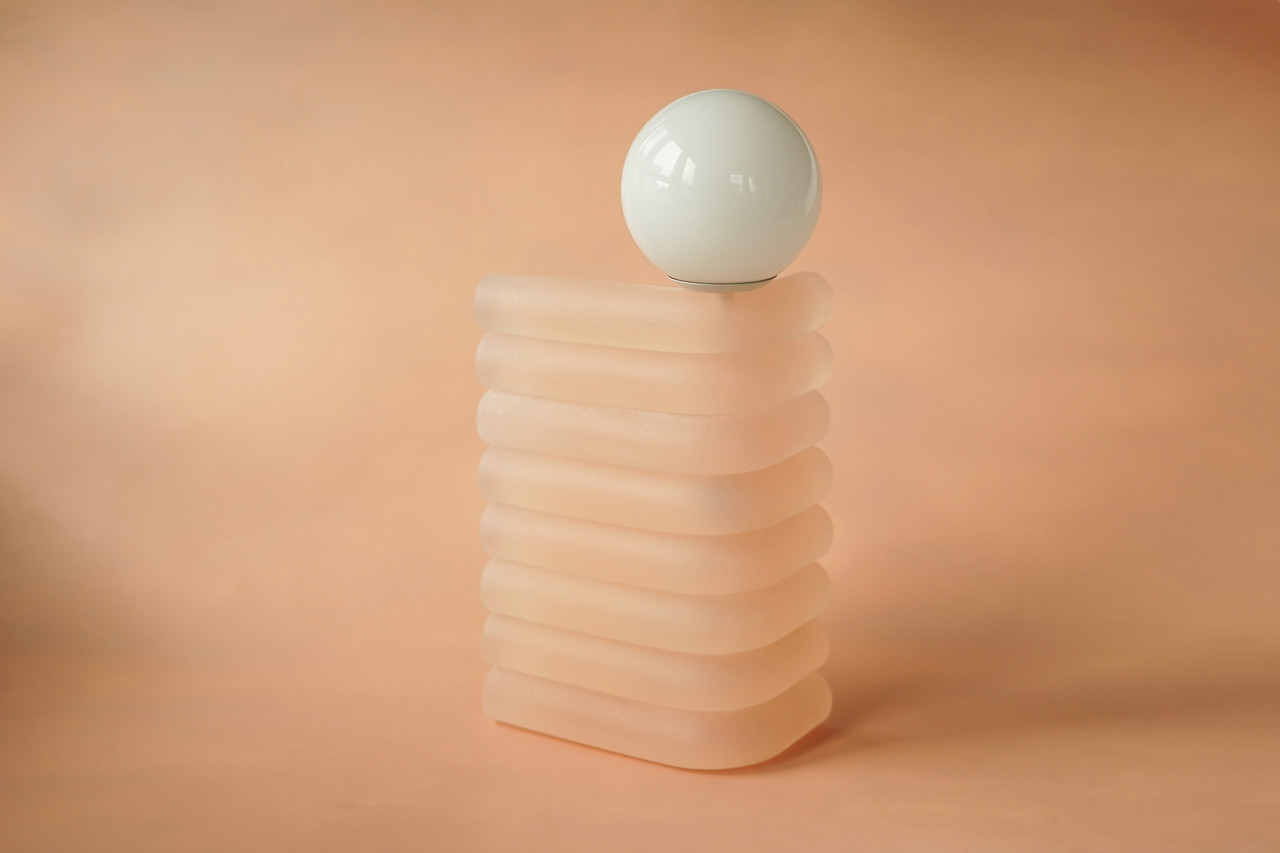 Desk lamp，ELIO，resin，