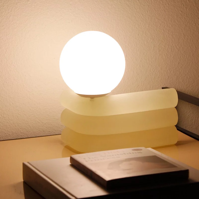 Desk lamp，ELIO，resin，