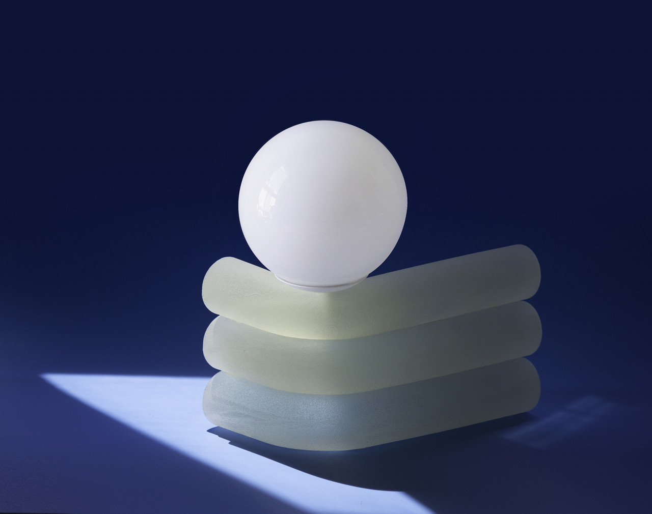 Desk lamp，ELIO，resin，