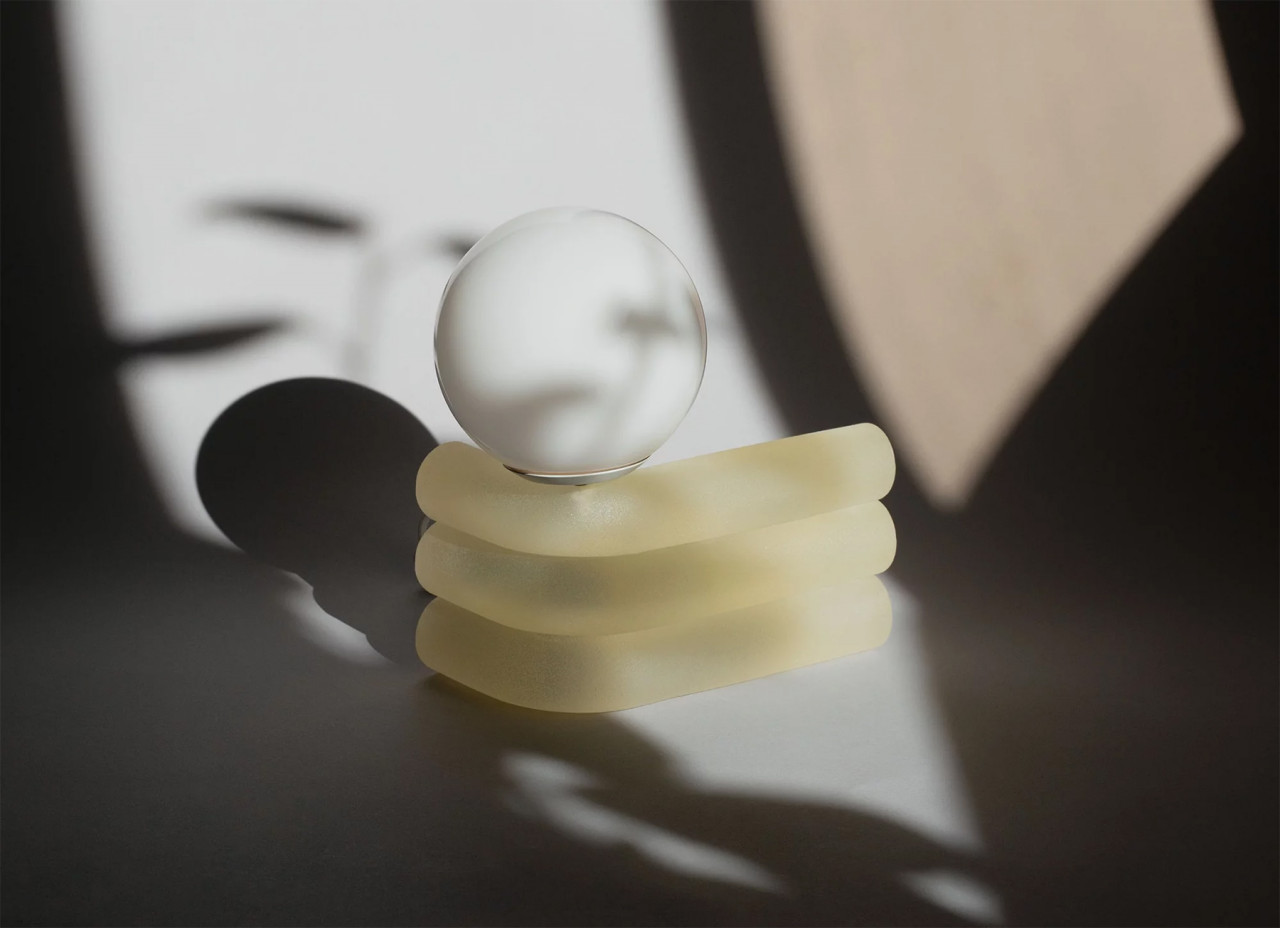 Desk lamp，ELIO，resin，