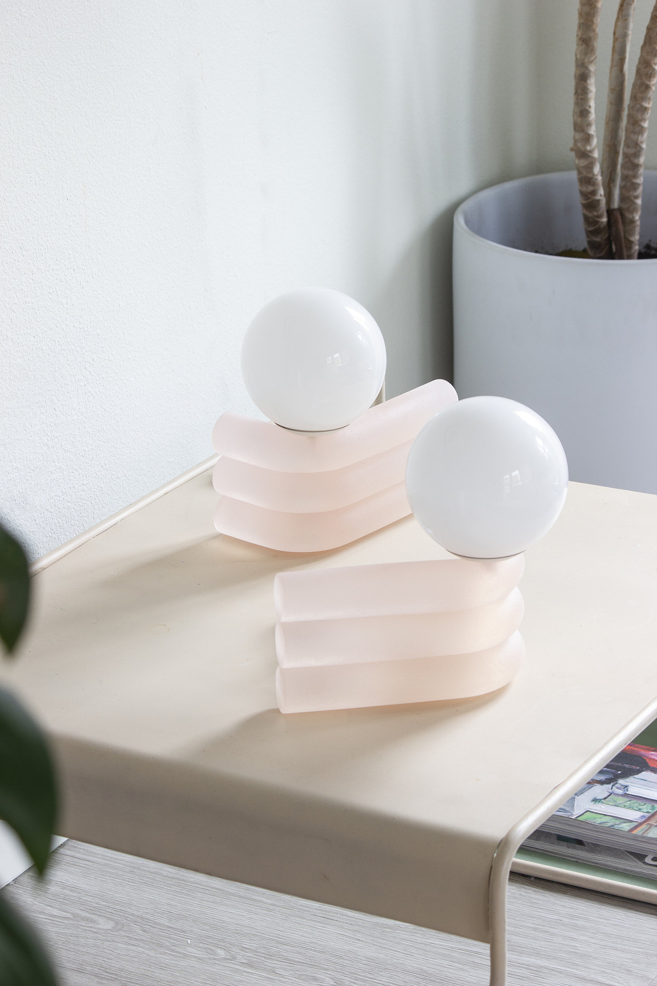 Desk lamp，ELIO，resin，
