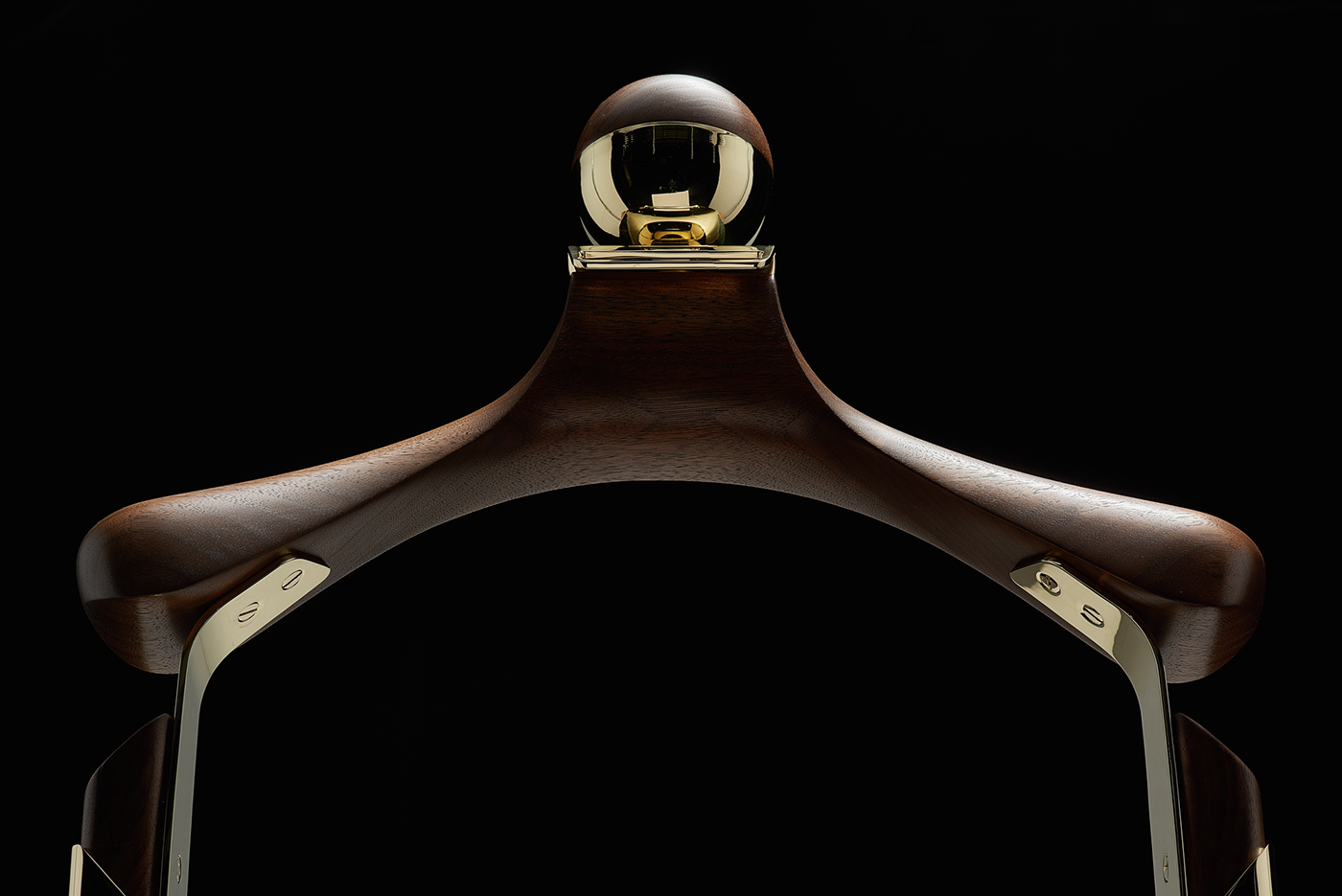 furniture design ，Close fitting hanger，Metal，walnut，durable，