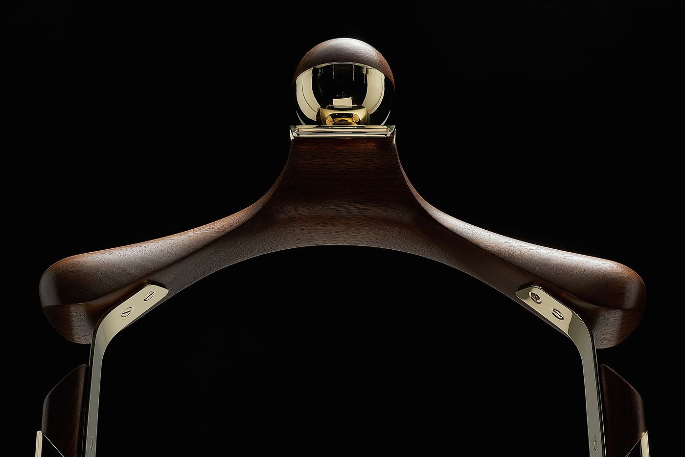 furniture design ，Close fitting hanger，Metal，walnut，durable，