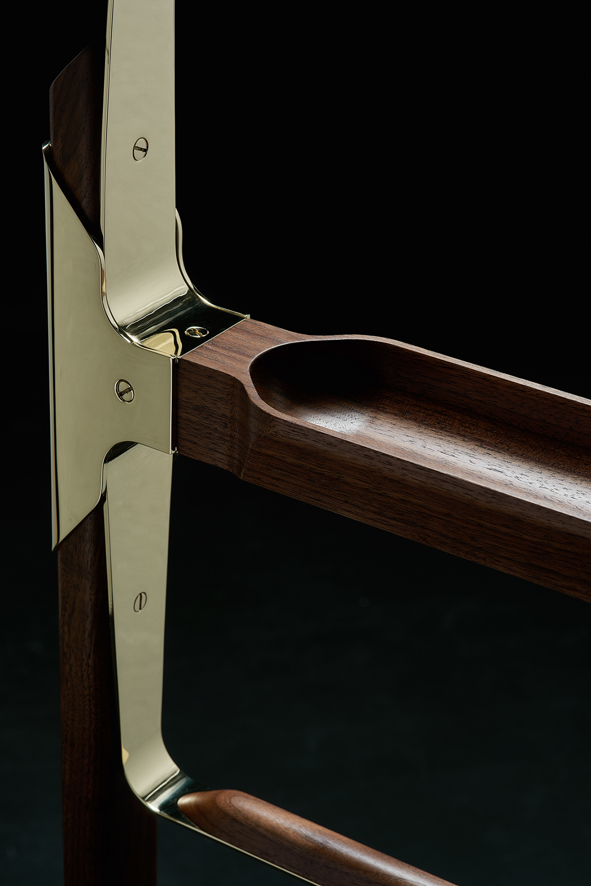 furniture design ，Close fitting hanger，Metal，walnut，durable，