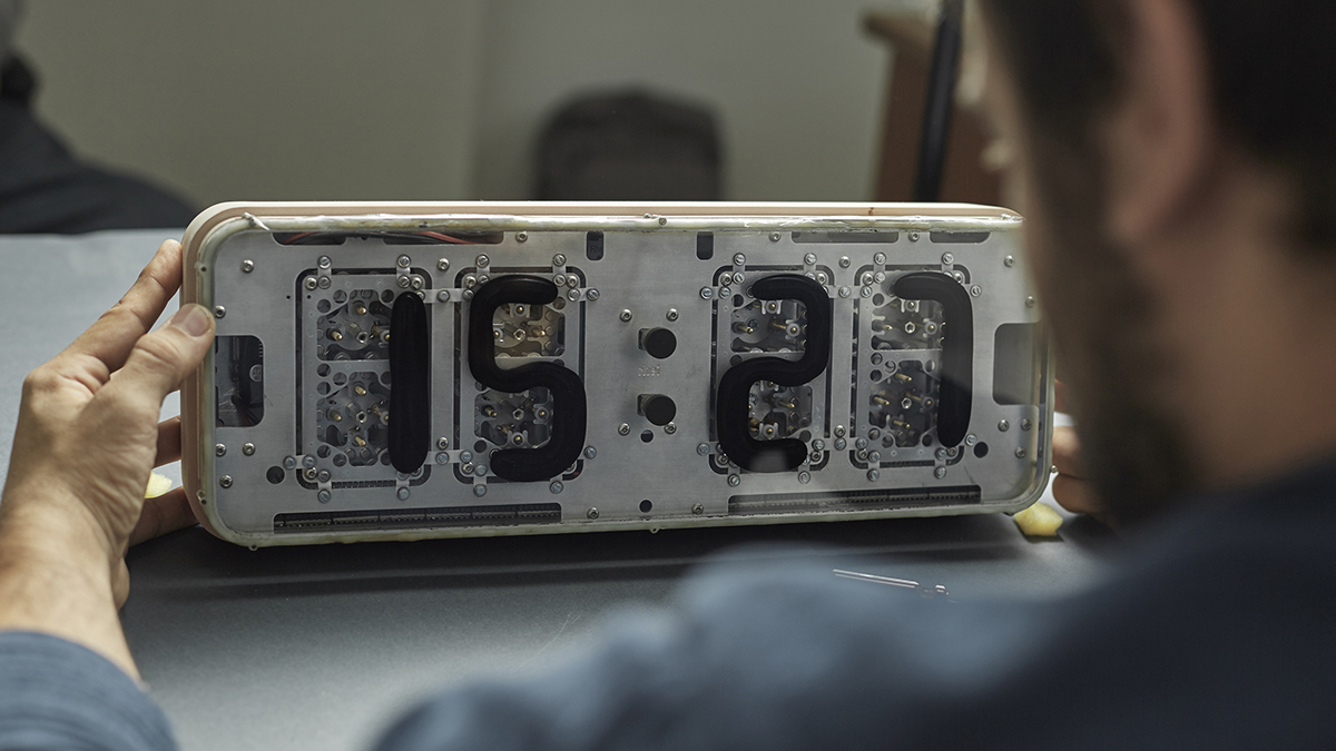 red dot，Liquid display，clock，