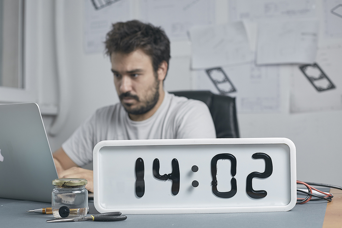 red dot，Liquid display，clock，