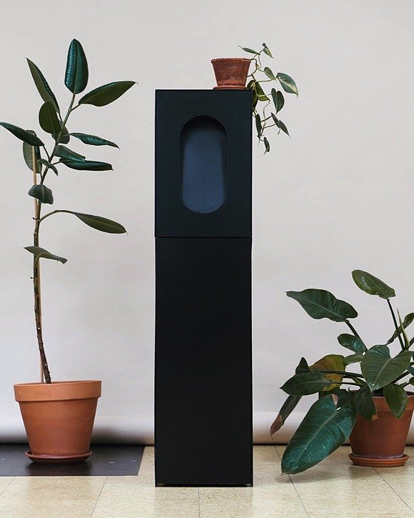 Minimalist intelligent water dispenser，
