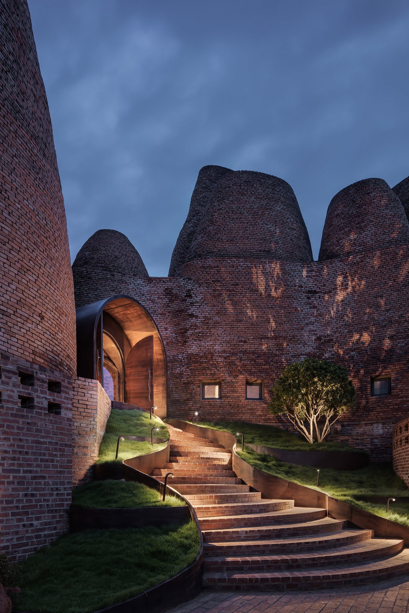 Zhengzhong design company，Mayer City，Restaurant and exhibition space，