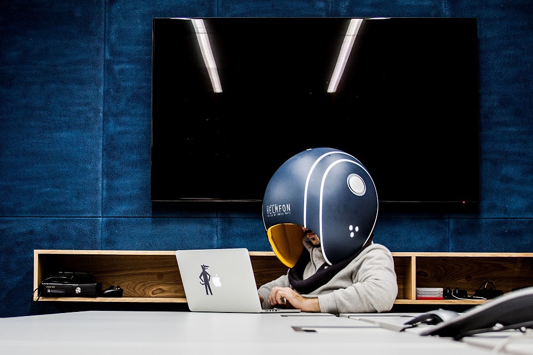 Smart · helmet · unique，