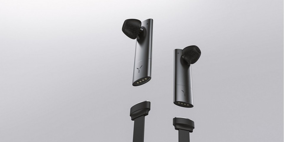 The great work of small earphones.，Small earphone，