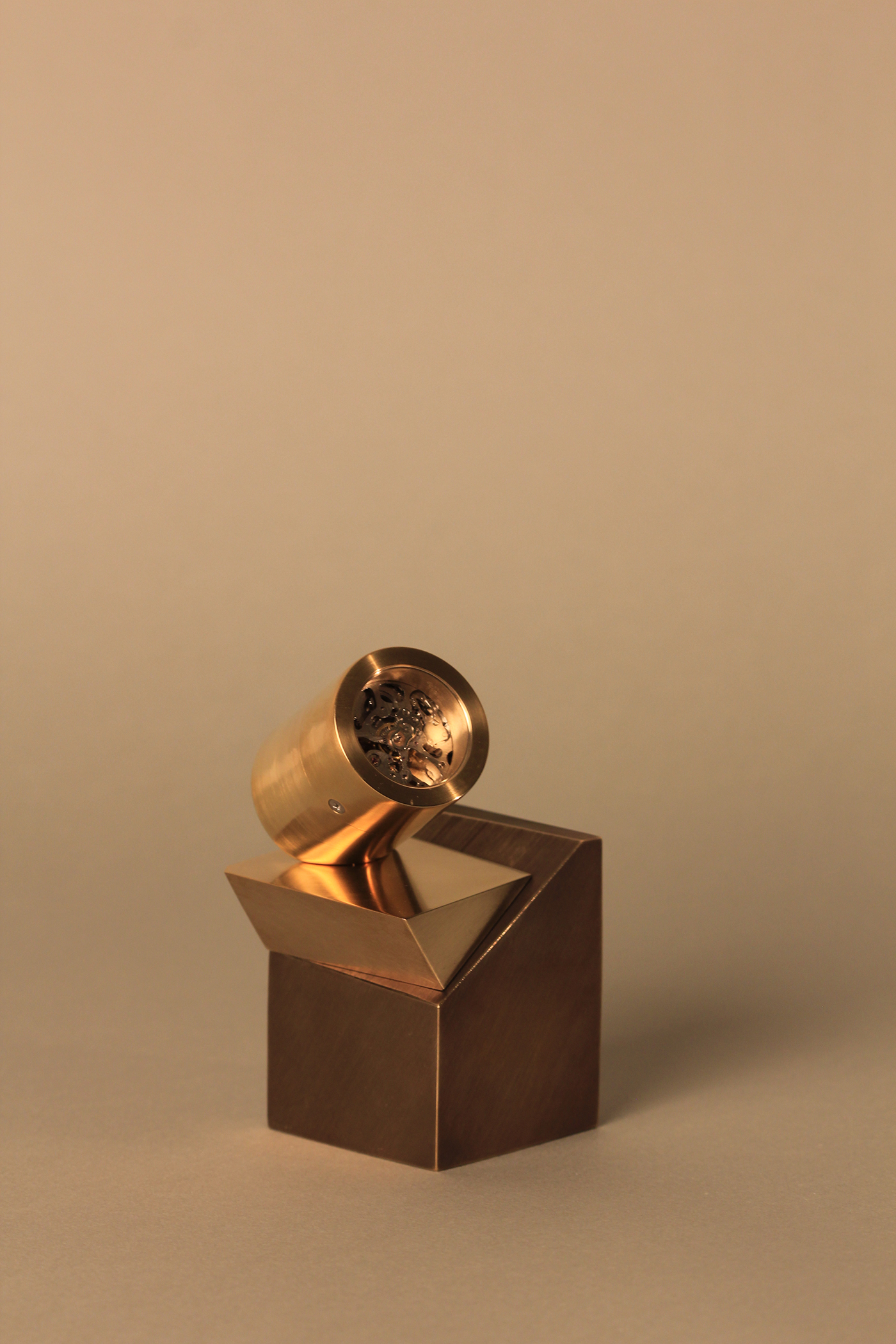 modelling，clock，brass，cement，