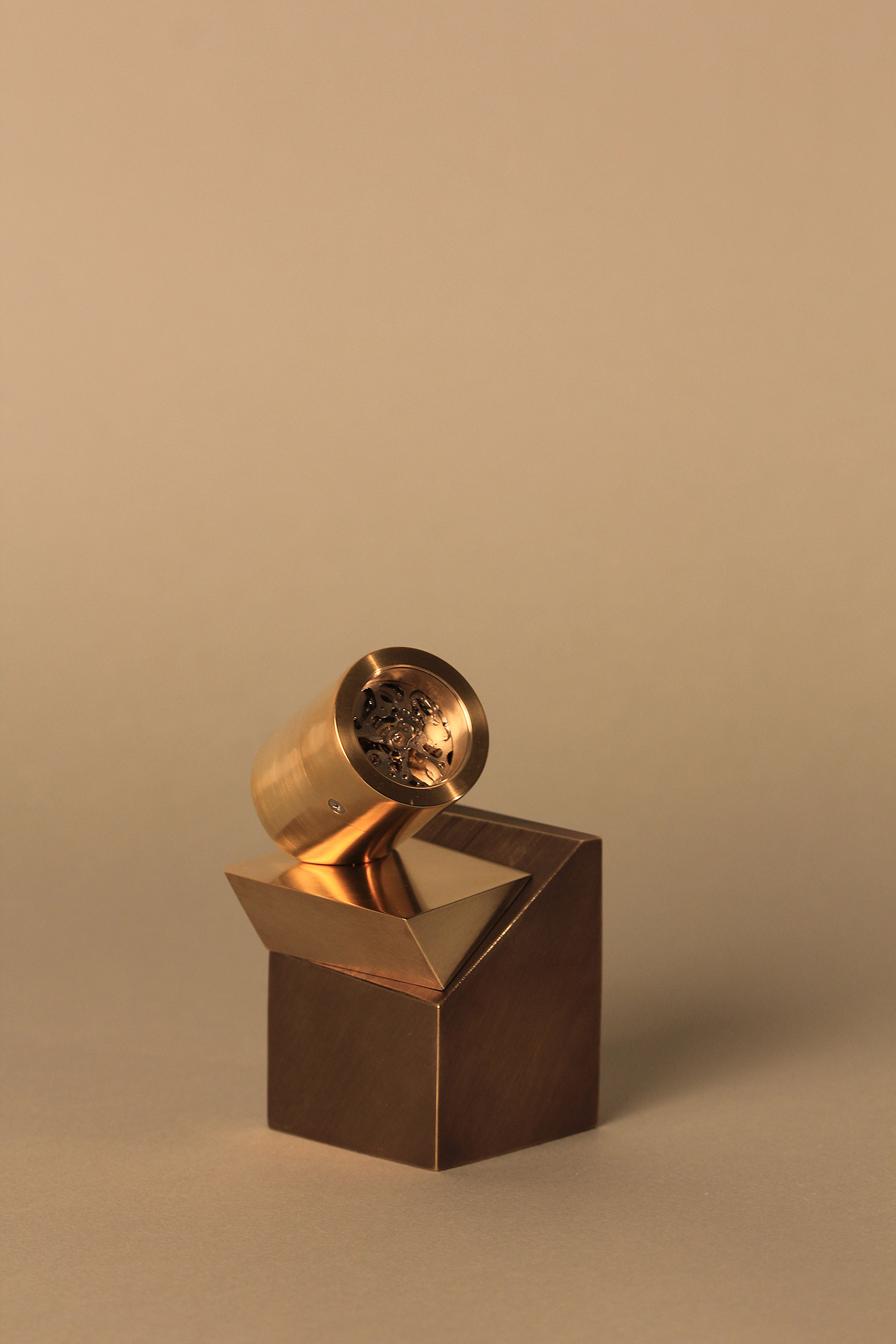 modelling，clock，brass，cement，