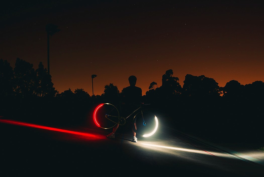 Nocturnal travel，Bicycle，