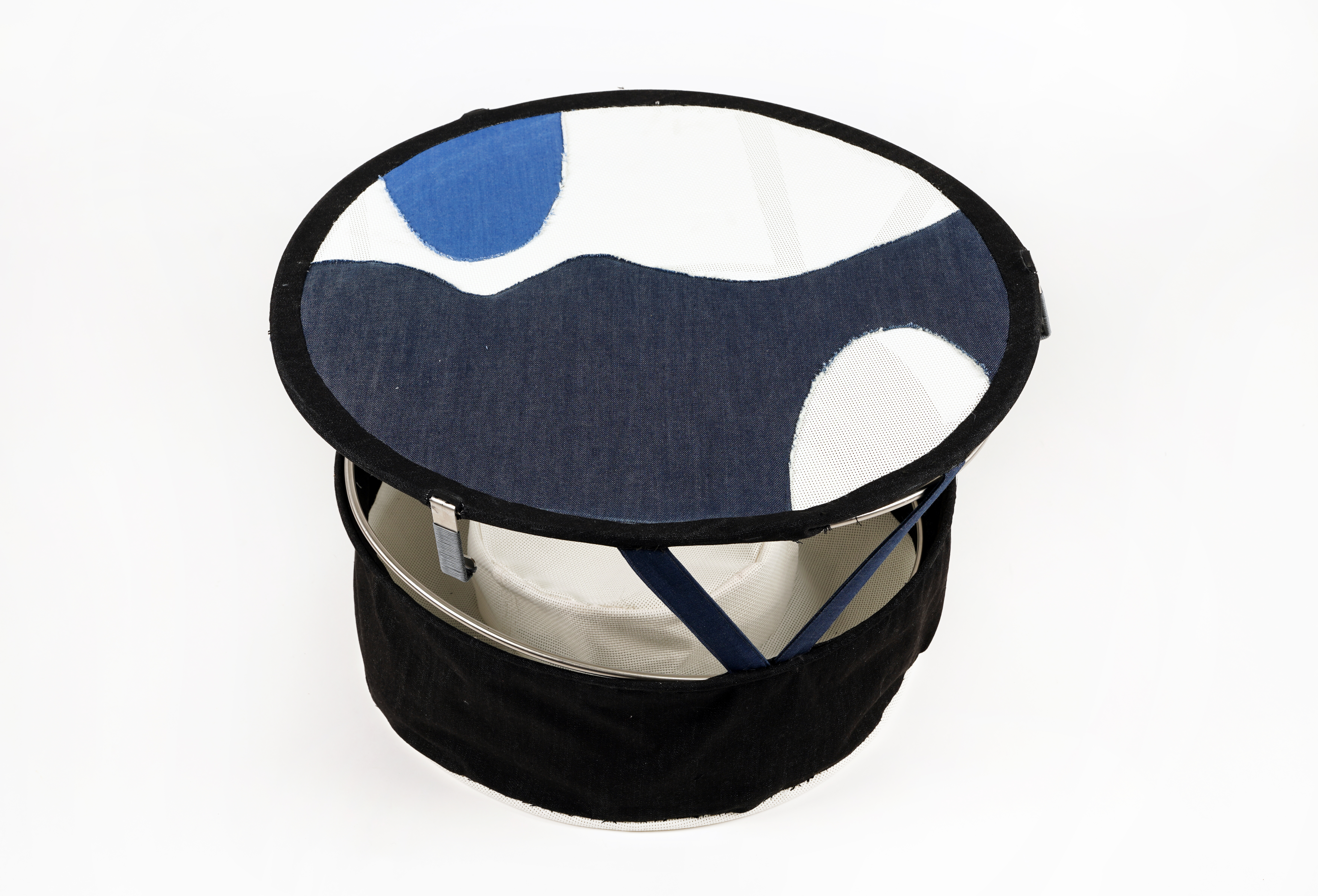 dormitory，entertainment，Folding table，camp，Large-sized apartment，Student works，