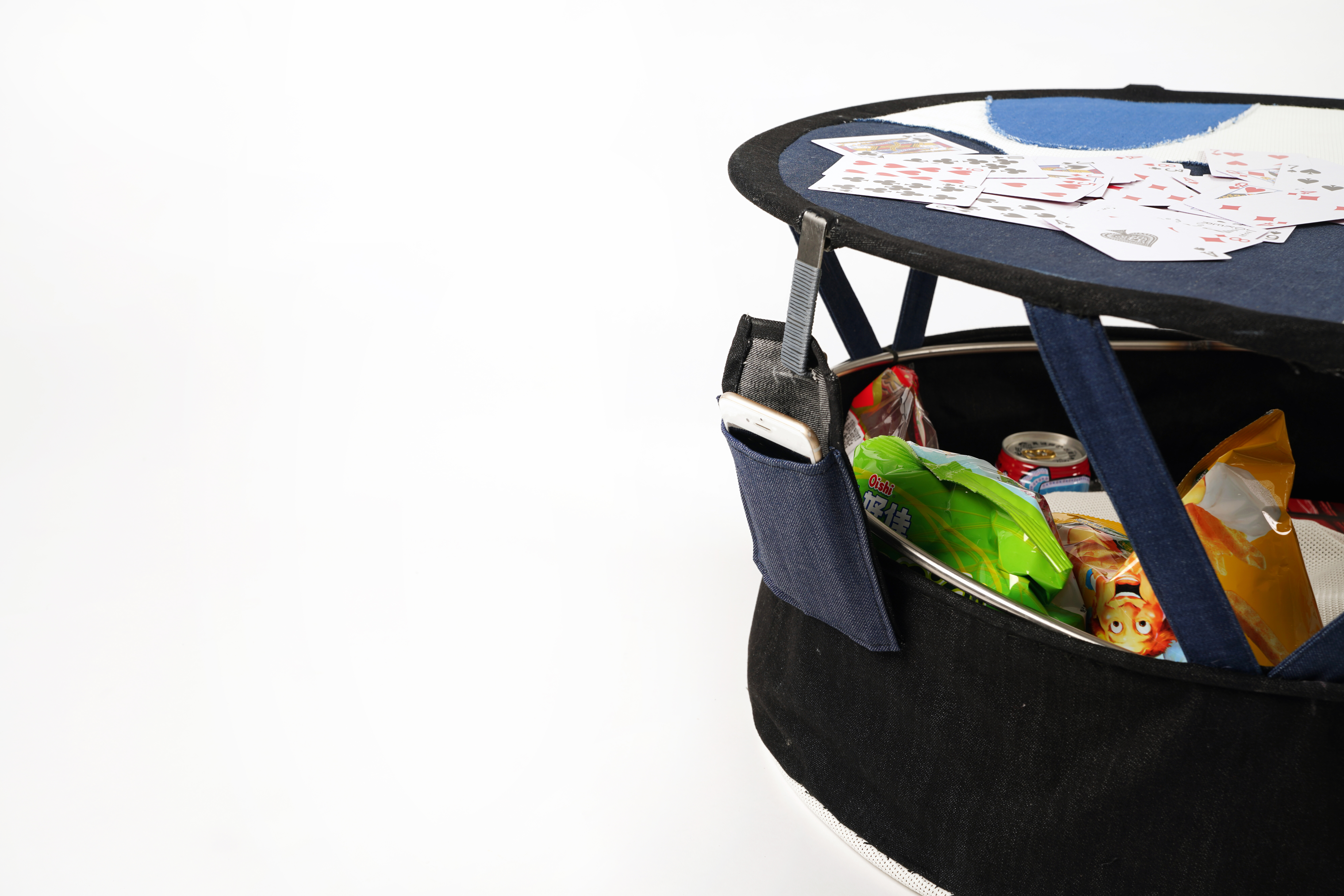 dormitory，entertainment，Folding table，camp，Large-sized apartment，Student works，