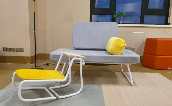 Lovers, communication, sofa，