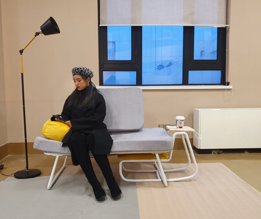 Lovers, communication, sofa，