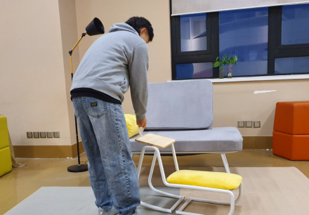 Lovers, communication, sofa，