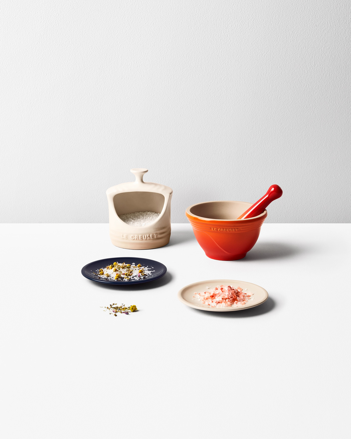 crucible，advertisement，cookware，Enamel cast iron，