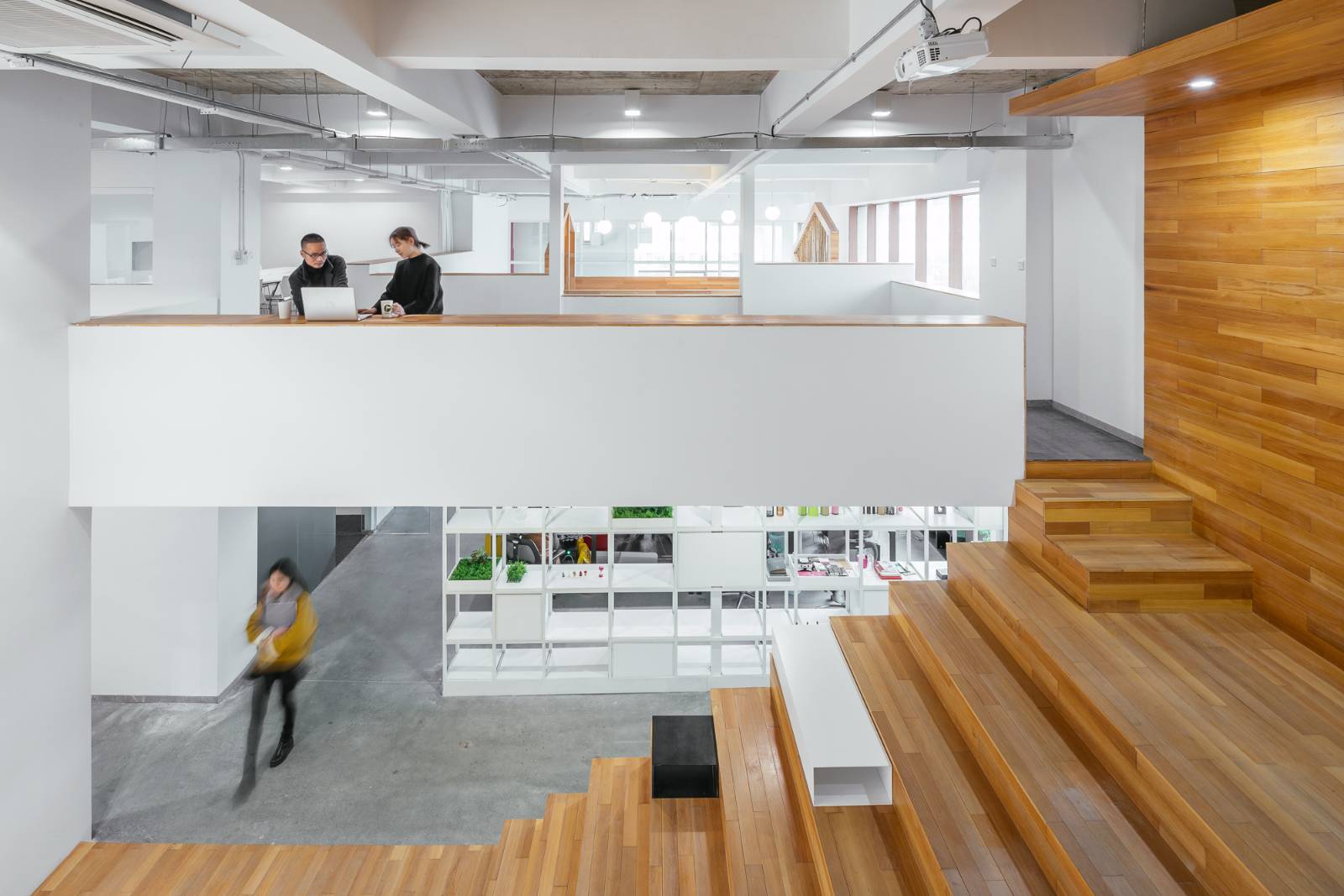 space，to work in an office，