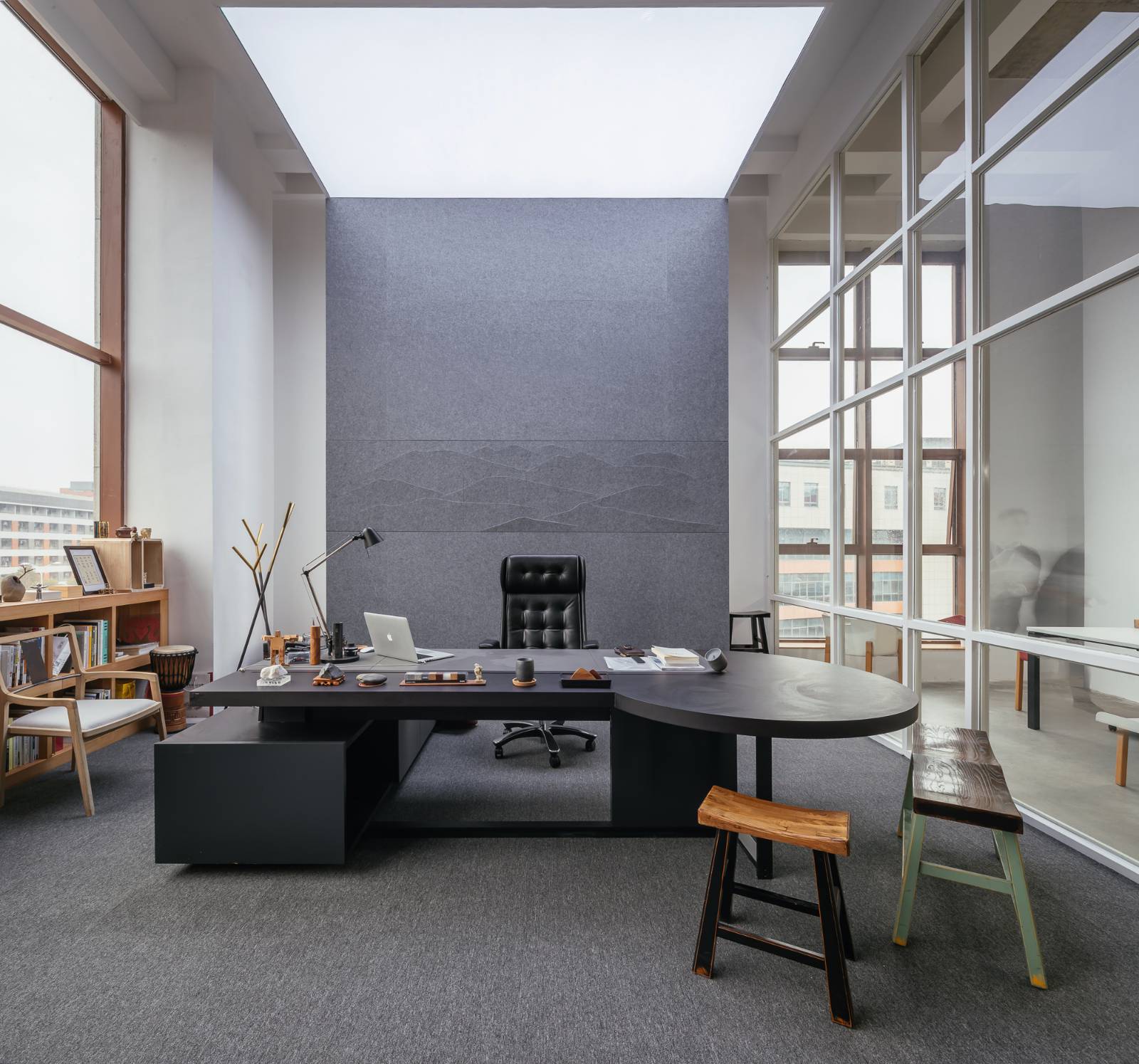 space，to work in an office，