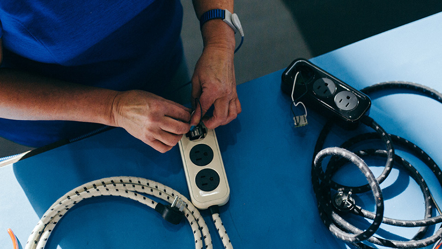 currency，Power products，Household appliances，Power plug，