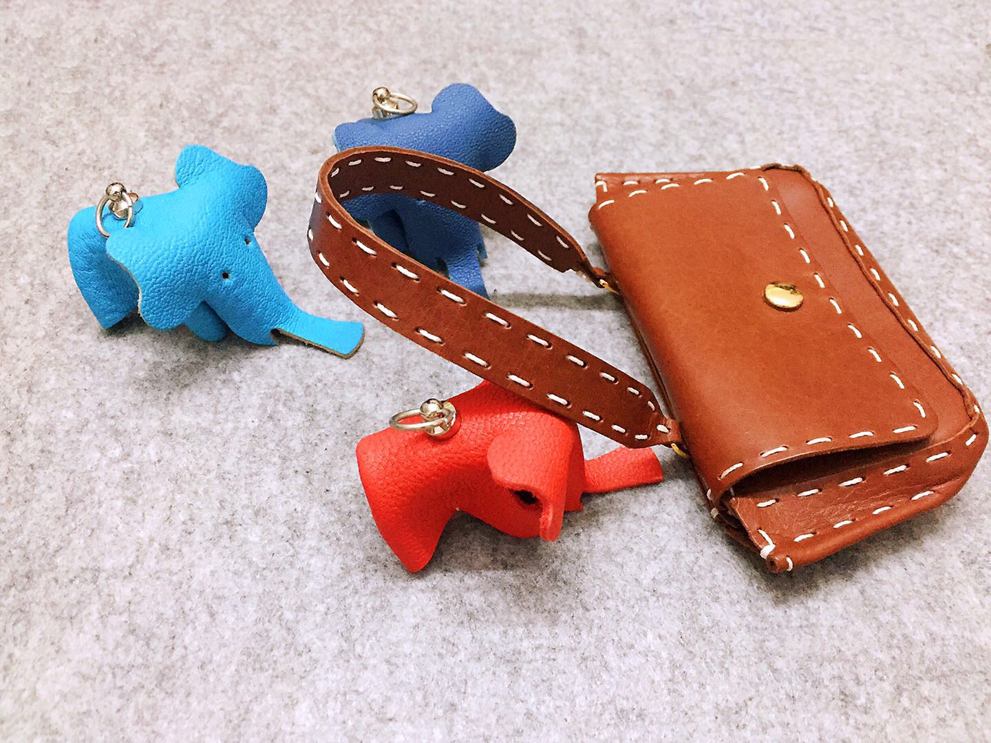 Handmade leather bag cultural creation，