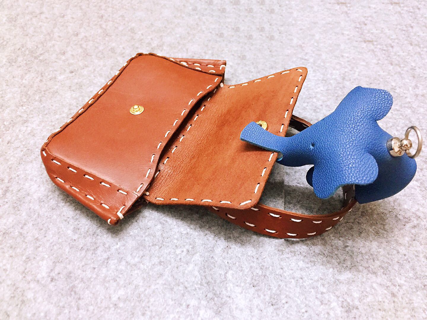 Handmade leather bag cultural creation，