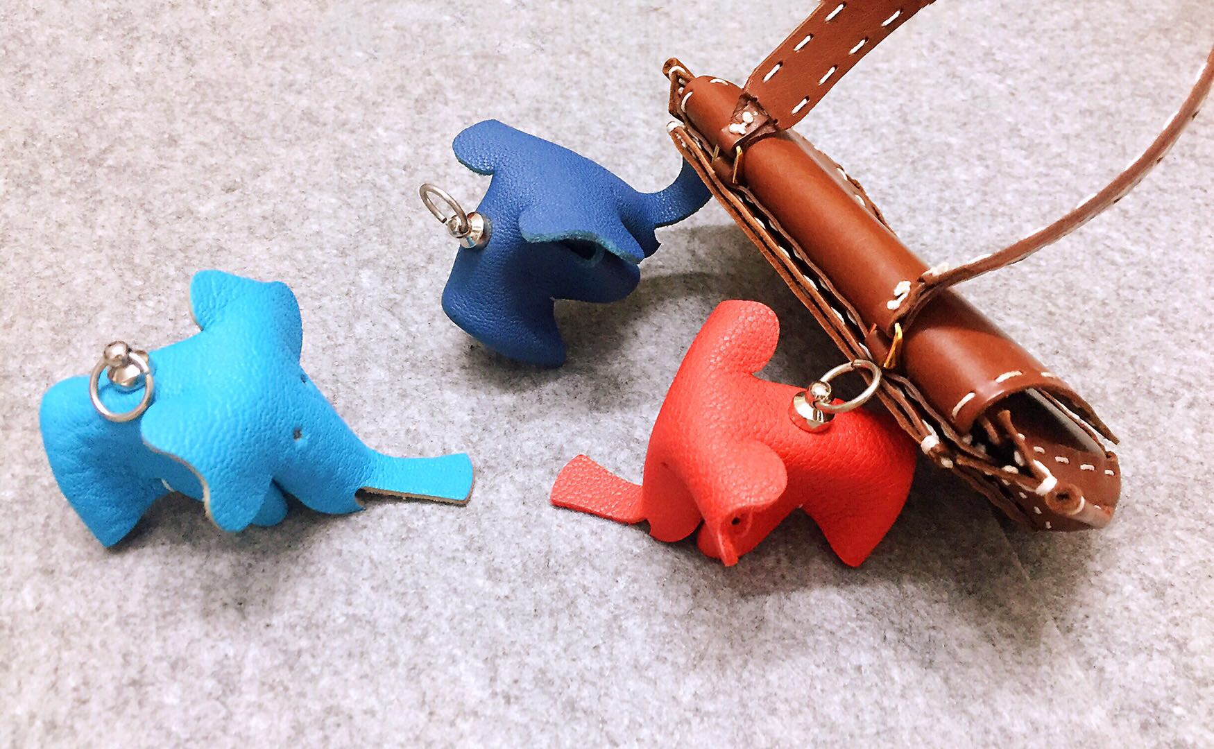 Handmade leather bag cultural creation，